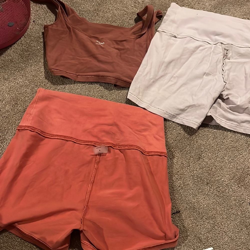 ARITZIA TNA SETS- burnt red set shown in video & pic & pale pink shorts freebie
